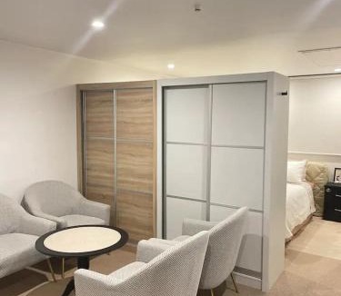 Westmere House | Cozy Studio close to CBD & Beach in westmere