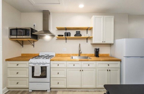 Merion Village Apartment | Cozy Studio close to downtown