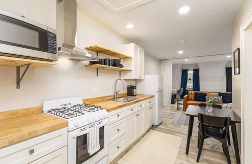 Merion Village Apartment | Cozy Studio close to downtown