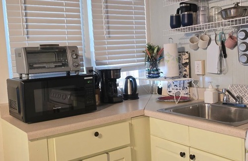 Turner Park House | Cozy Studio close to fun in Tulsa