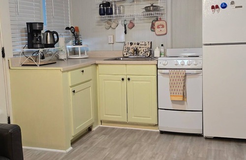 Turner Park House | Cozy Studio close to fun in Tulsa