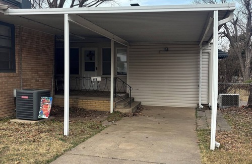 Turner Park House | Cozy Studio close to fun in Tulsa