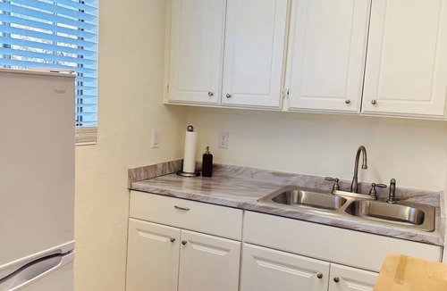 Oklahoma County Apartment | Cozy studio close to turnpike with WiFi, AC