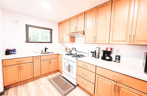 Old Town Apartment | Cozy Studio Cottage with Harbor View/Spacious Full Kitchen & Pet Friendly