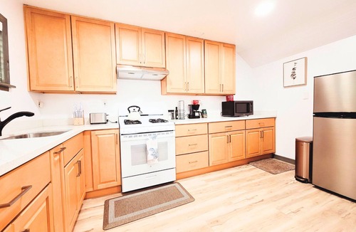 Old Town Apartment | Cozy Studio Cottage with Harbor View/Spacious Full Kitchen & Pet Friendly