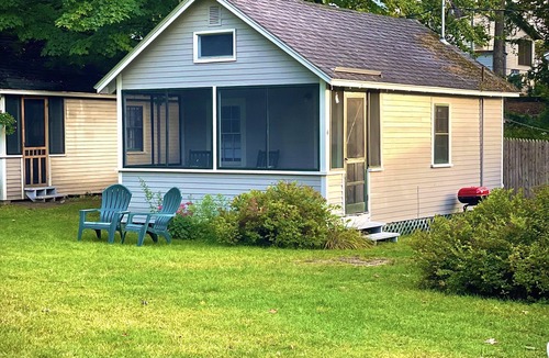 Bridgewater Cottage | Cozy Studio Cottage with shared private beach on Newfound Lake