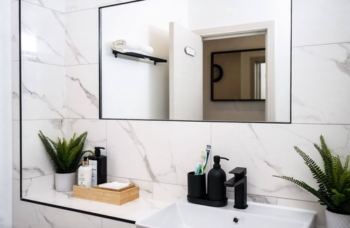 Sutton Central House | Cozy studio flat/family and pet friendly!