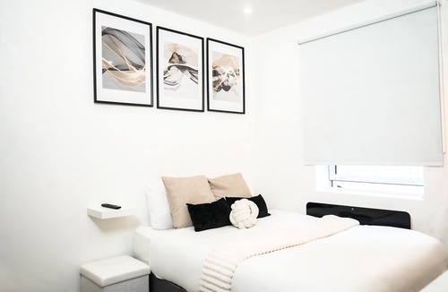 Sutton Central House | Cozy studio flat/family and pet friendly!