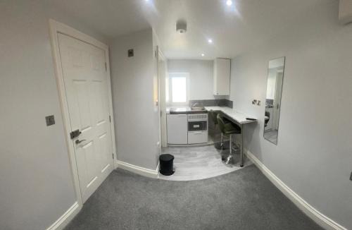 Heaton House | Cozy Studio Flat Romford, London