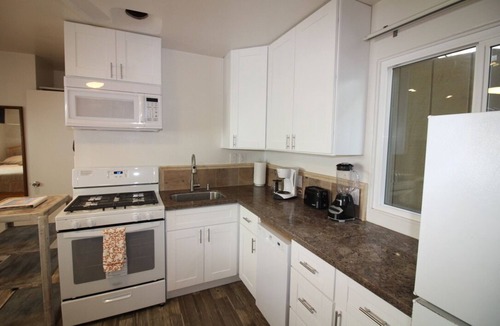 South Mission Beach Apartment | Cozy Studio/Flat Steps to Ocean745 1/2 - Sleeps 2, BBQ, Next to Belmont Park