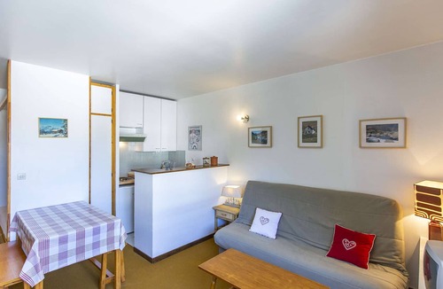 Eaux-Bonnes Apartment | Cozy Studio for 2-3 in Gourette with Mountain Views