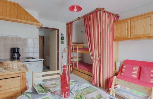 Esquieze-Sere Apartment | Cozy Studio for 4 with Garden, Parking, Near Ski & Shops, Quiet Area
