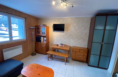 Arette Apartment | Cozy Studio for 4 in Arette, Near Ski Slopes with Free Parking