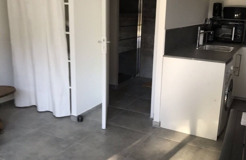 Sanary-sur-Mer Apartment | Cozy studio for 2 people in the garden