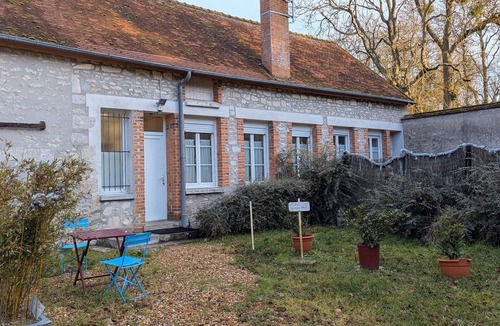 Bucy-Saint-Liphard Cottage | Cozy studio near Orléans with parking and animals on site