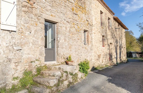 Mortagne-sur-Sevre Cottage | Cozy Studio for 2 by the River in Renovated 2021 Property