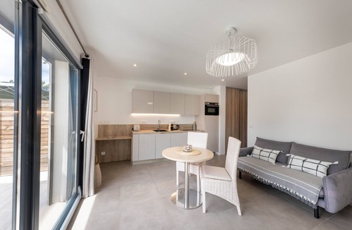 Les Maillans Apartment | Cozy Studio with Private Jacuzzi - Côte d'Azur