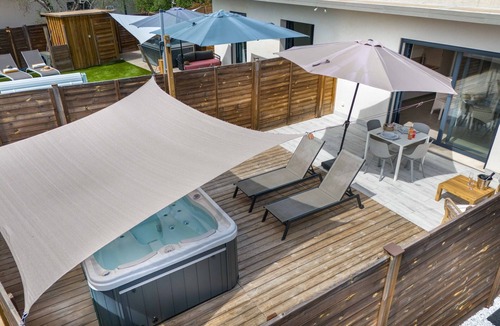 Les Maillans Apartment | Cozy Studio with Private Jacuzzi - Côte d'Azur