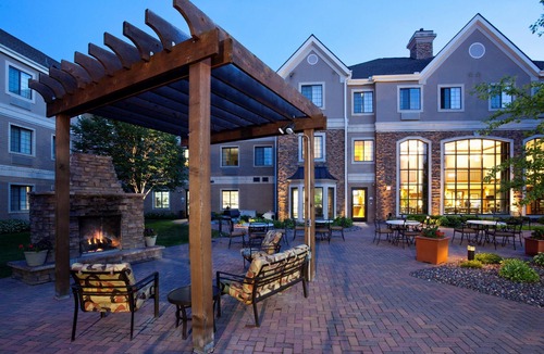Maple Grove Apartment | Cozy Studio | Free Breakfast. Pool & Gym.