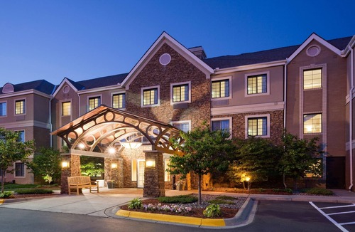 Maple Grove Apartment | Cozy Studio | Free Breakfast. Pool & Gym.