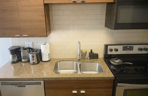 Del Rey Apartment | Cozy Studio · Free Parking · Pool · Gym · Hot Tub · BBQ · Workspace