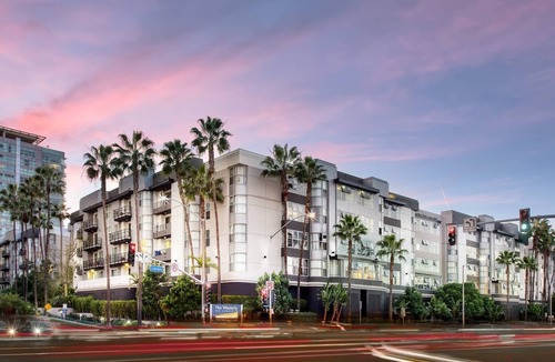 Del Rey Apartment | Cozy Studio · Free Parking · Pool · Gym · Hot Tub · BBQ · Workspace