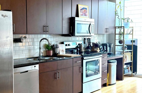 Midtown Apartment | Cozy studio in a lovely the heart of Midtown with rooftop pool and gym access