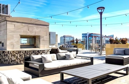 Midtown Apartment | Cozy studio in a lovely the heart of Midtown with rooftop pool and gym access