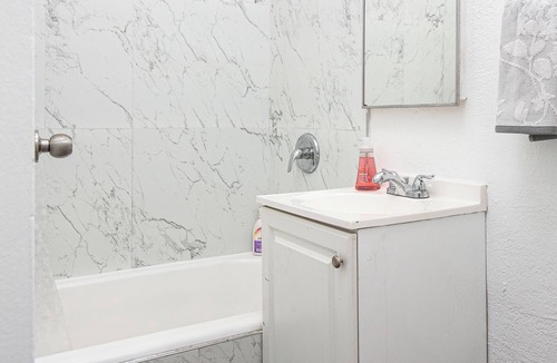 Westlake Apartment | Cozy studio in beautiful Los Angeles with air conditioning