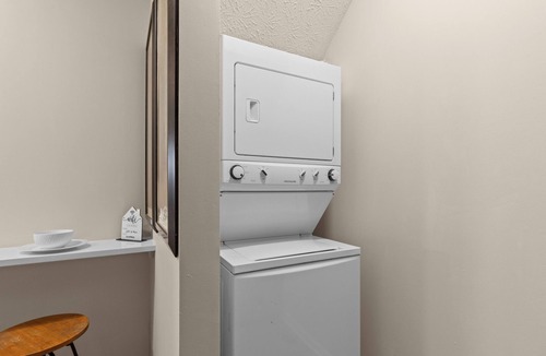 Carmel House | Cozy studio in Carmel's Art District!