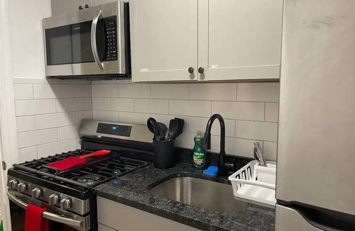 Highland Park Apartment | Cozy studio in charming Highland Park