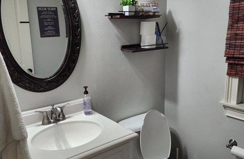 Highland Park Apartment | Cozy studio in charming Highland Park