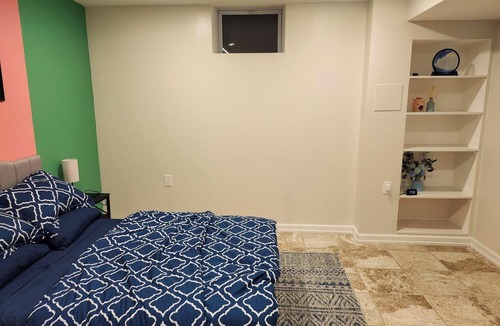 Highland Park Apartment | Cozy studio in charming Highland Park