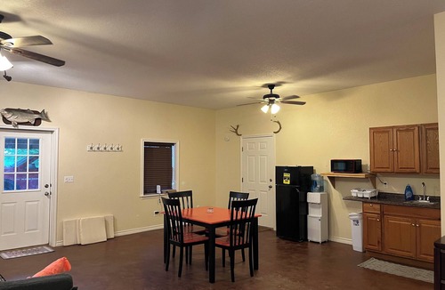 Shelbyville Apartment | Cozy studio in charming Shelbyville with WiFi, AC,.9 mile from Huxley Bay Marina