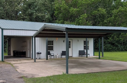 Shelbyville Apartment | Cozy studio in charming Shelbyville with WiFi, AC,.9 mile from Huxley Bay Marina