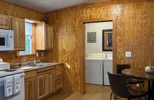 Strawn Apartment | Cozy studio in charming Strawn with AC Country suite #2