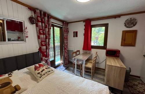 Chatel Apartment | Cozy studio in Châtel for 4 people, south-west facing balcony