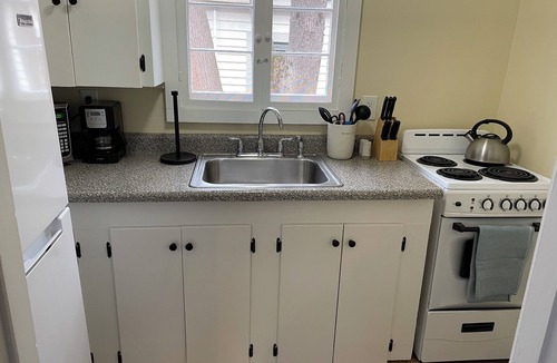 Ogunquit Apartment | Cozy studio in downtown Ogunquit - 10 min walk to beach and Marginal Way