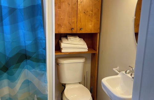 Ogunquit Apartment | Cozy studio in downtown Ogunquit - 10 min walk to beach and Marginal Way