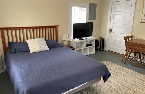 Ogunquit Apartment | Cozy studio in downtown Ogunquit - 10 min walk to beach and Marginal Way
