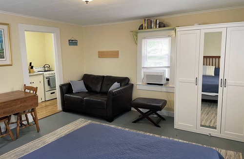 Ogunquit Apartment | Cozy studio in downtown Ogunquit - 10 min walk to beach and Marginal Way