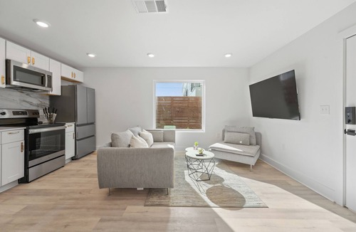 Old East Dallas Apartment | Cozy Studio in Downtown Dallas Lower Greenville
