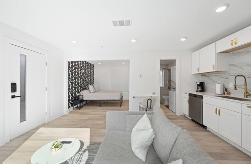 Old East Dallas Apartment | Cozy Studio in Downtown Dallas Lower Greenville