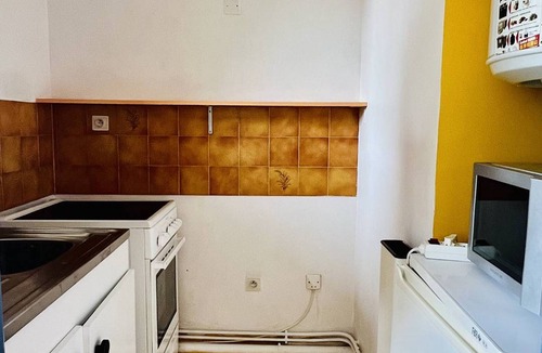 Cambo-les-Bains Apartment | Cozy studio in Cambo-les-Bains with parking