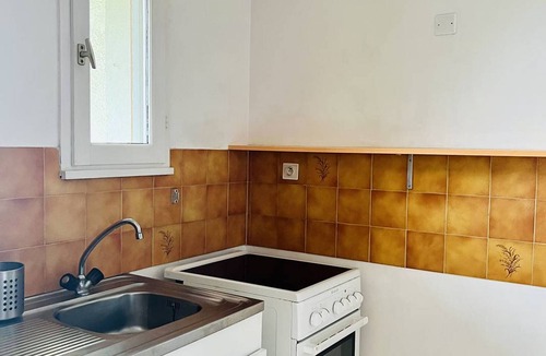 Cambo-les-Bains Apartment | Cozy studio in Cambo-les-Bains with parking