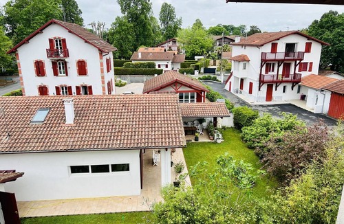 Cambo-les-Bains Apartment | Cozy studio in Cambo-les-Bains with parking