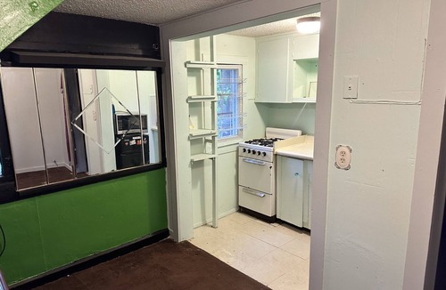 Woodland Heights Apartment | Cozy studio in Hiatoric Heights