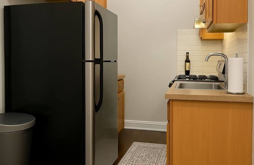 Hyde Park Apartment | Cozy Studio in Hyde Park-Walk to Lake & University