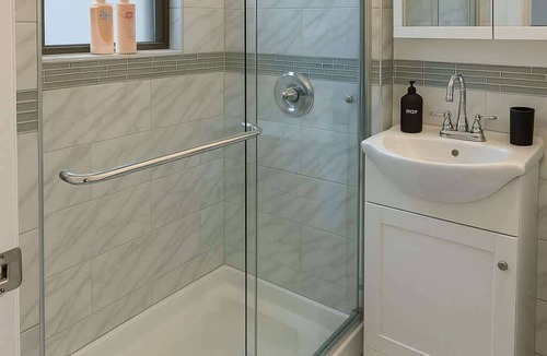 Chicago Apartment | Cozy Studio in Jefferson Park