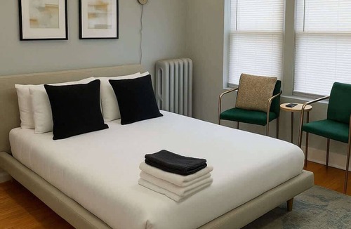 Chicago Apartment | Cozy Studio in Jefferson Park